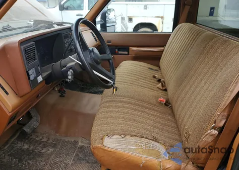 1990 GMC Sierra C2500 из США, поврежденный, VIN 1GTFC24K8LE546948